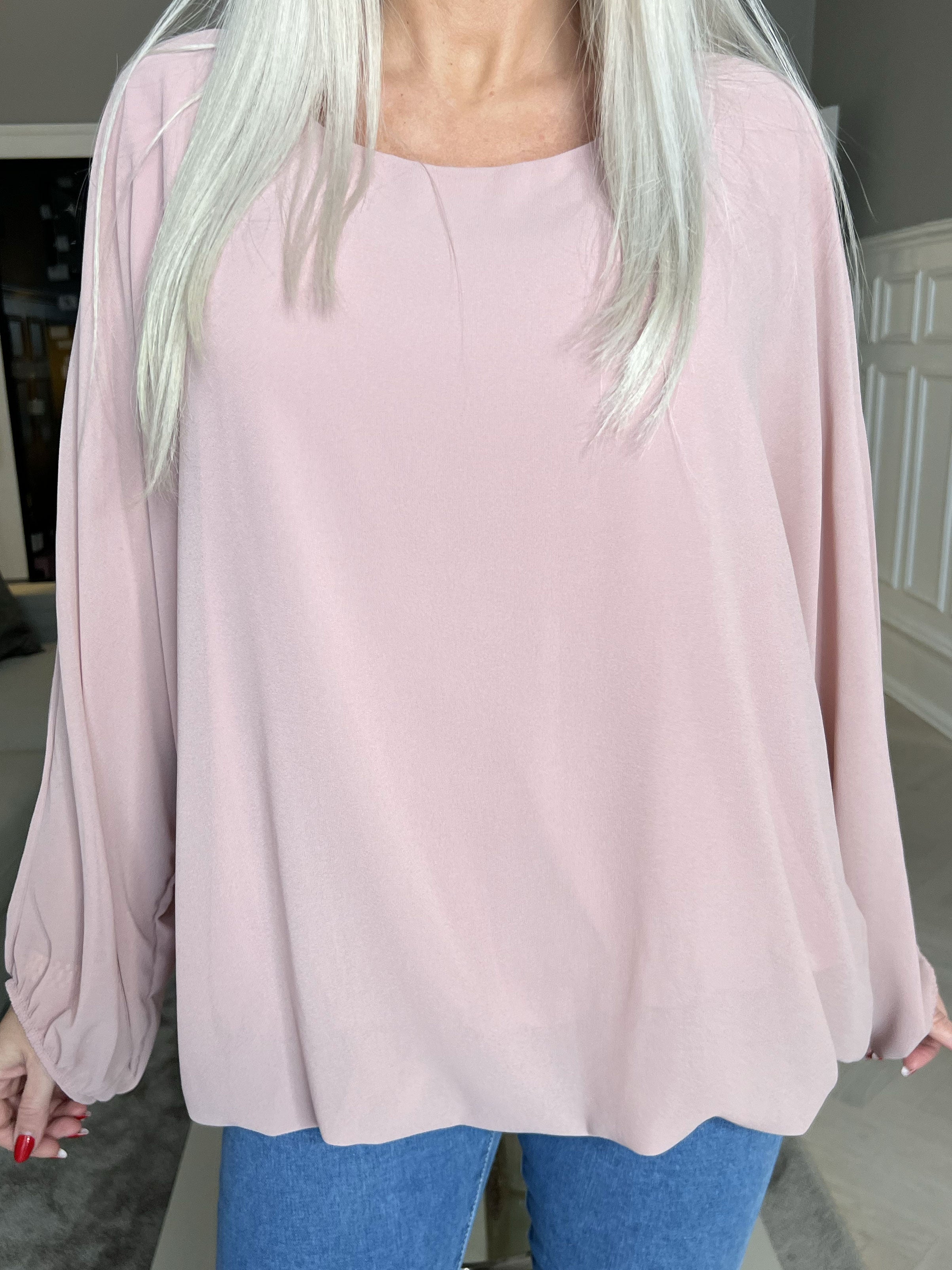 Destiny Plain - Bluse i chiffon med flagermusærmer